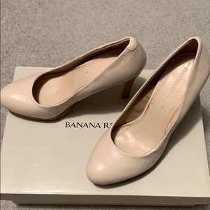 Banana Republic pumps - nude size - 7